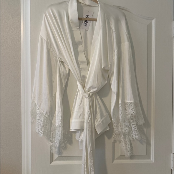 12th Tribe White Lace Trim Robe - Picture 1 of 1